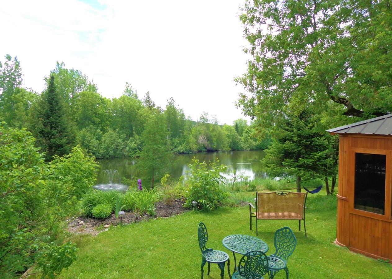 Motel Des Deux Lacs Waterloo Eksteriør billede