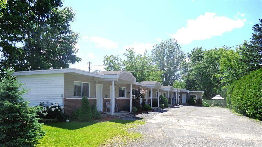 Motel Des Deux Lacs Waterloo Eksteriør billede