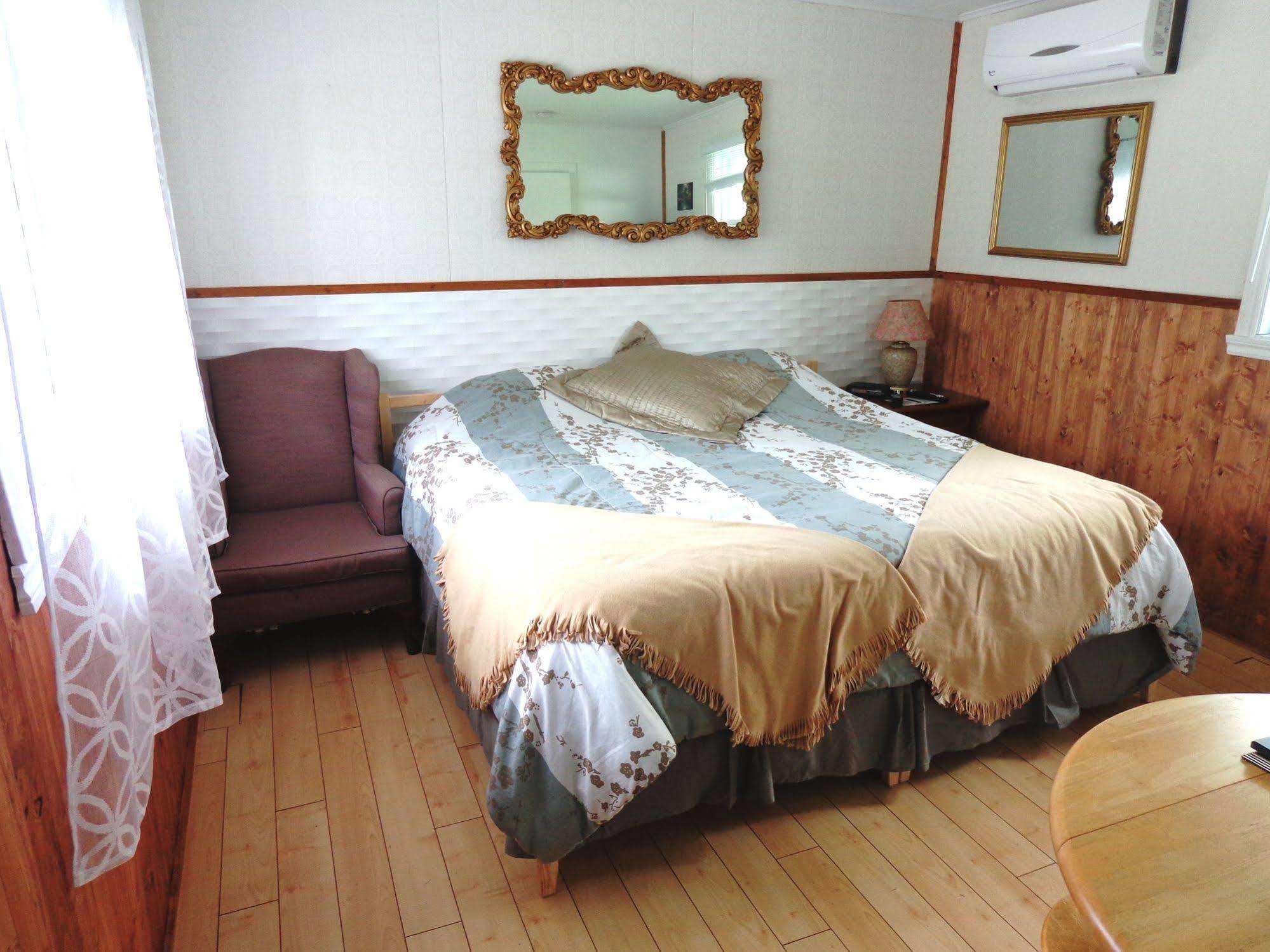 Motel Des Deux Lacs Waterloo Eksteriør billede