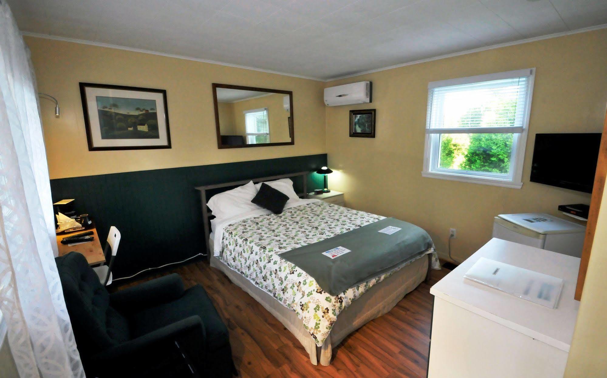 Motel Des Deux Lacs Waterloo Eksteriør billede