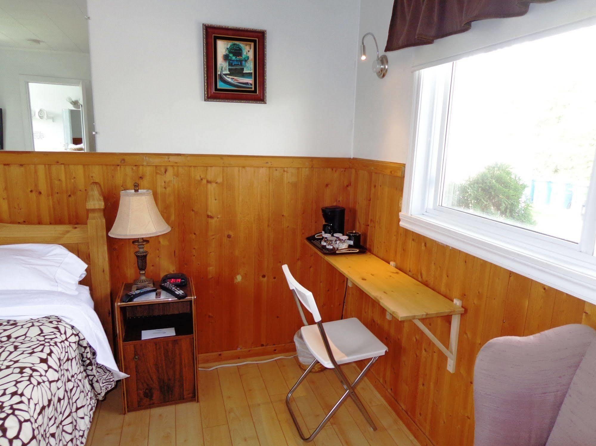 Motel Des Deux Lacs Waterloo Eksteriør billede