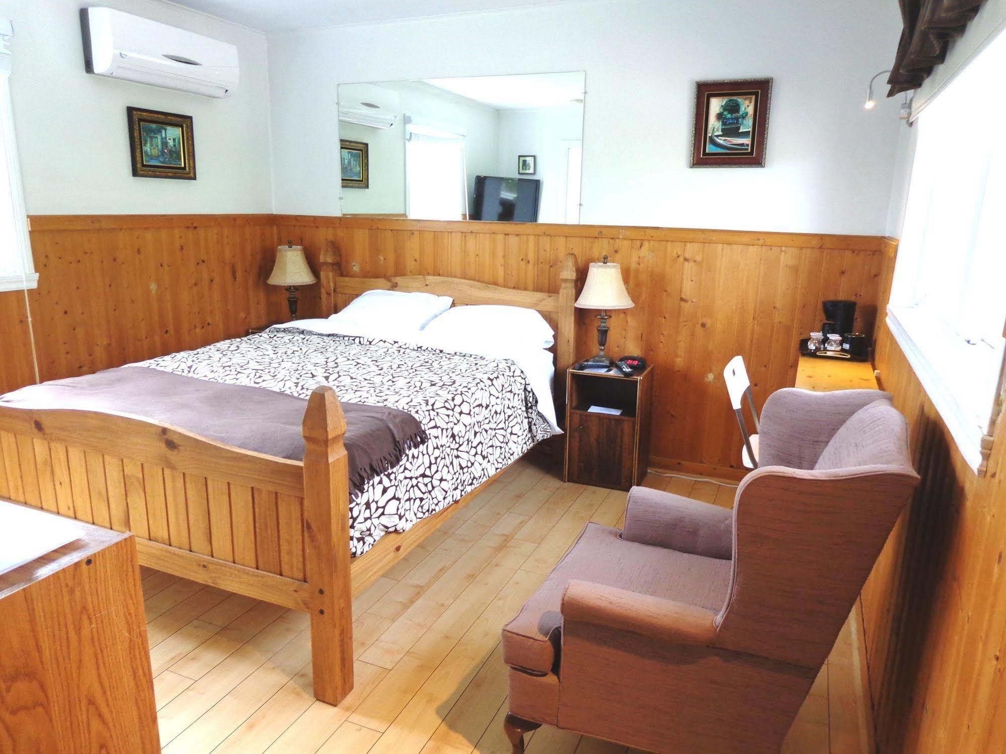 Motel Des Deux Lacs Waterloo Eksteriør billede