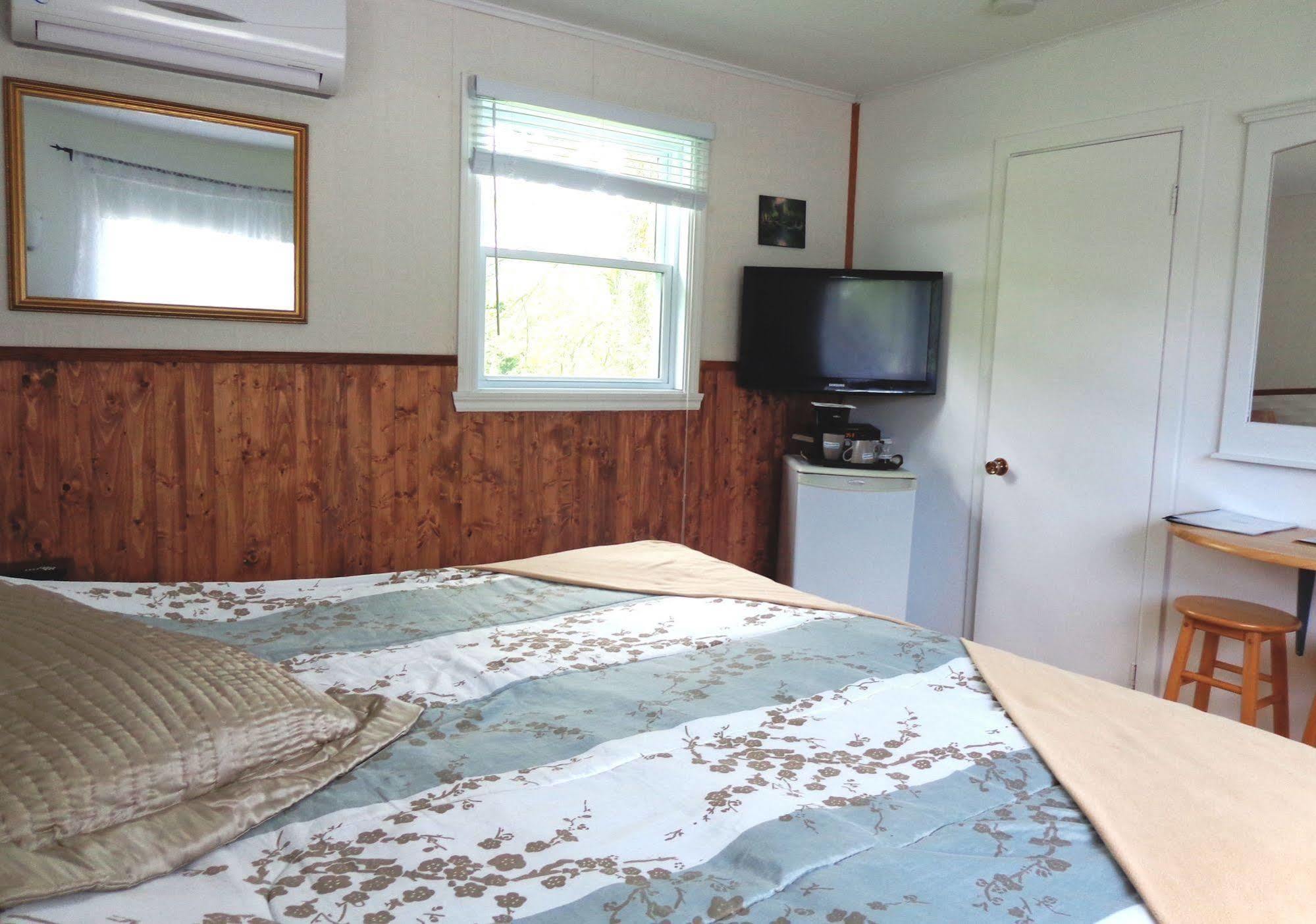 Motel Des Deux Lacs Waterloo Eksteriør billede