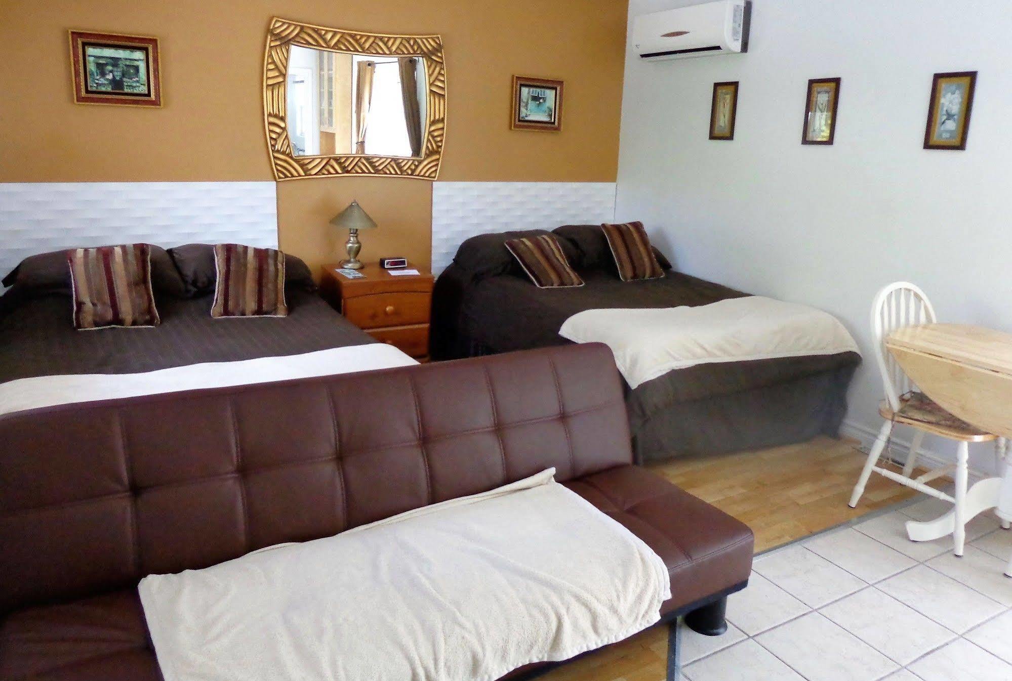 Motel Des Deux Lacs Waterloo Eksteriør billede