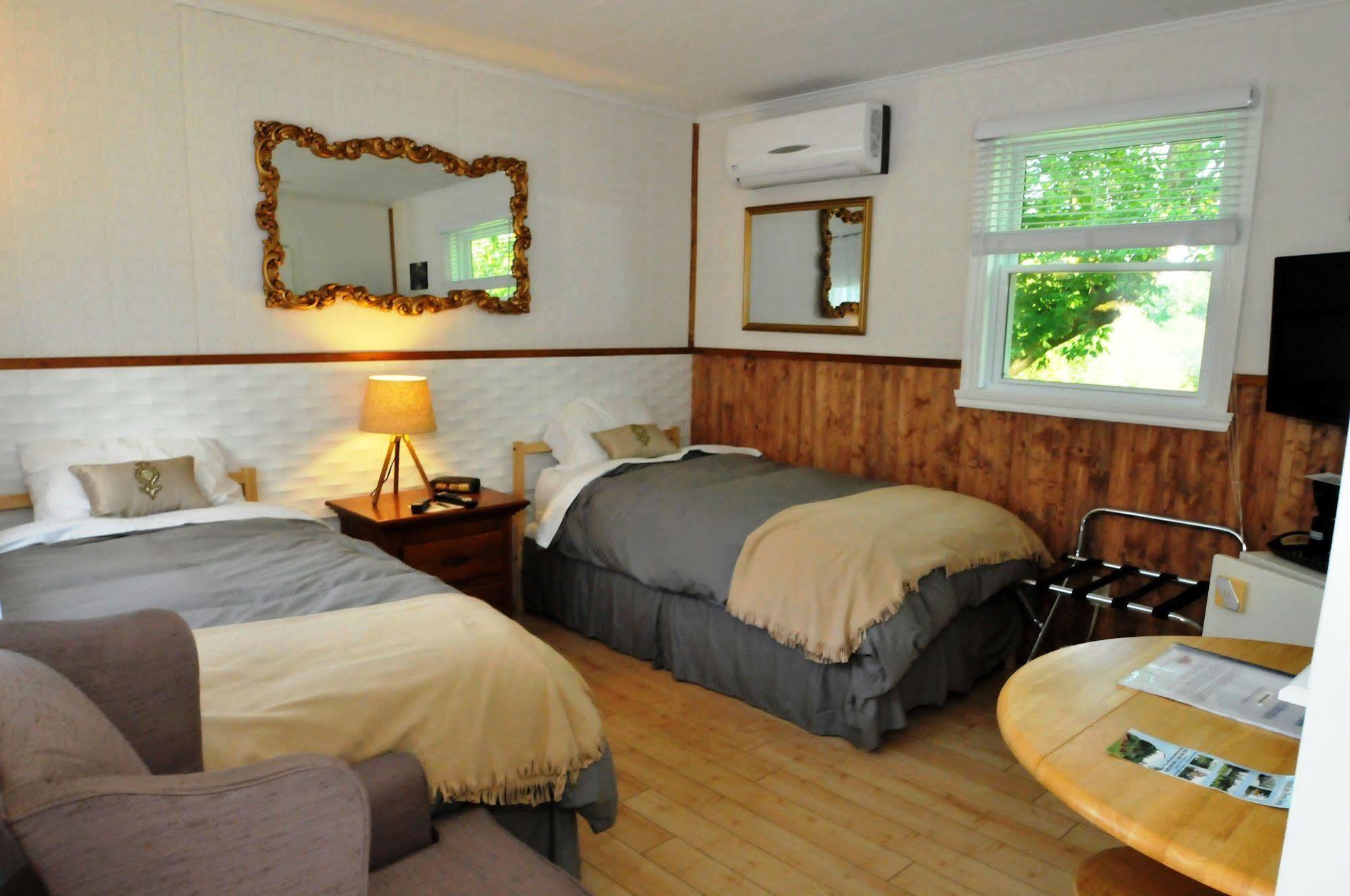 Motel Des Deux Lacs Waterloo Eksteriør billede