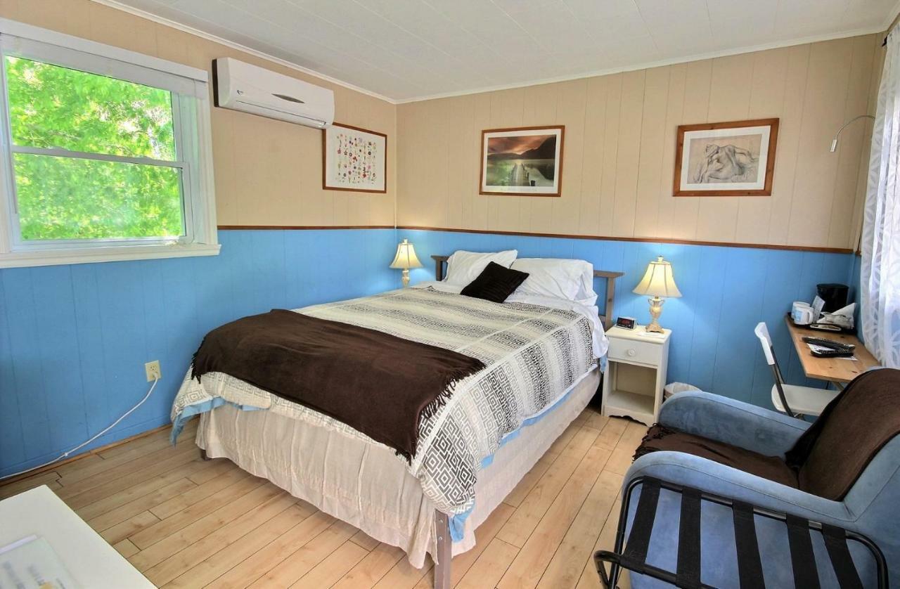 Motel Des Deux Lacs Waterloo Eksteriør billede